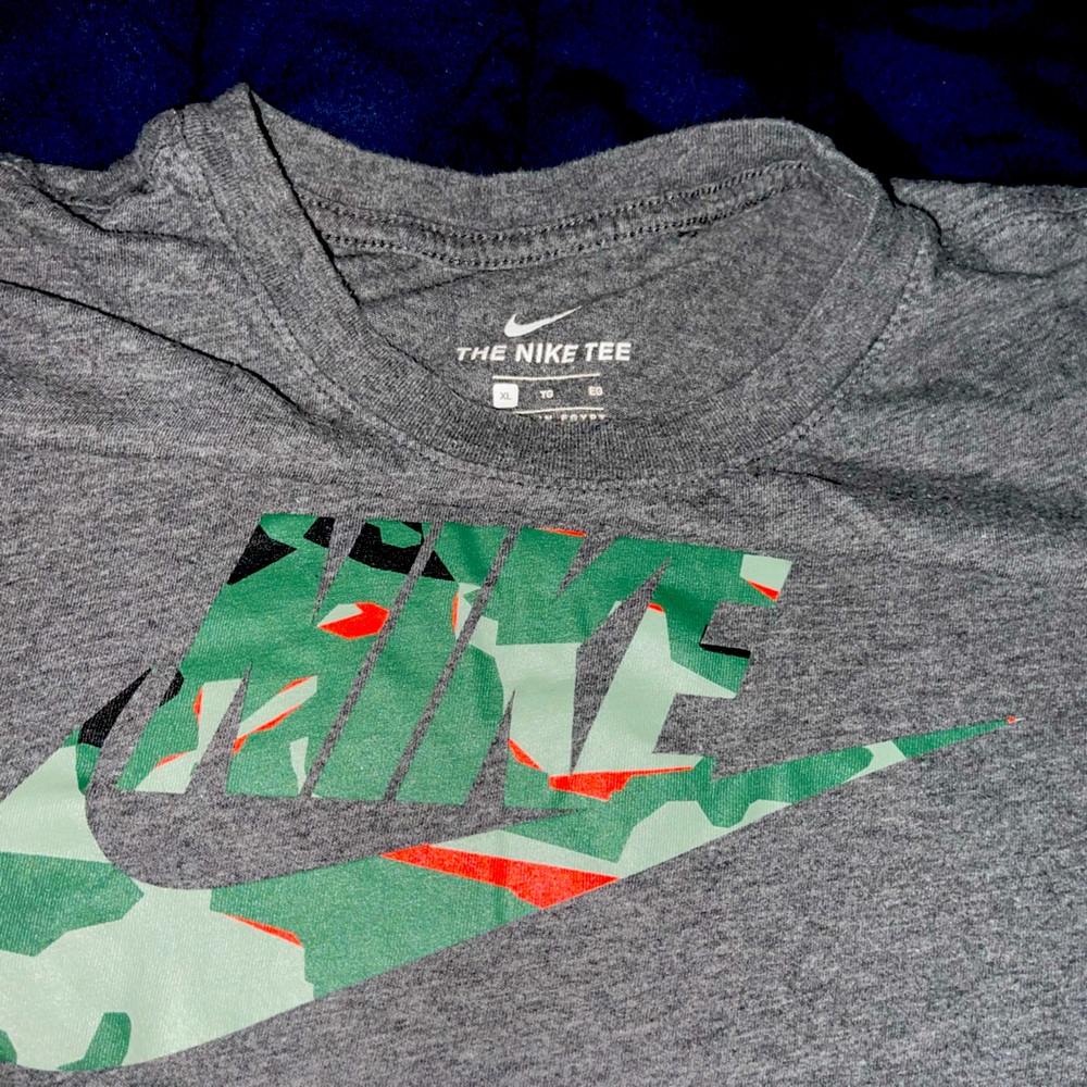 NIKE camo swoosh T shirt XL